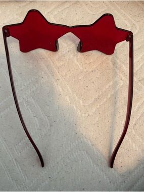 RED STAR SHAPED NOVELTY GLASSES